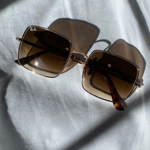 Ray-ban square 1971 classic, like new, with case